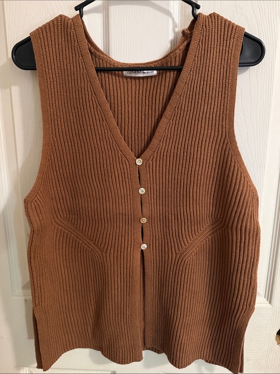 Zenana Outfitters Tops - Zenana Outfitters Brown Ribbed Button-Front Knit Vest